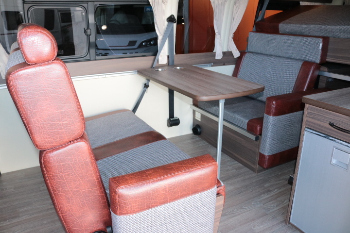 キャンピングカー バンコン ﾊｲｴｰｽ ﾚｸﾋﾞｨ ﾄｯﾌﾟｾｲﾙｽｰﾍﾟﾘｱ　FF　ﾚ