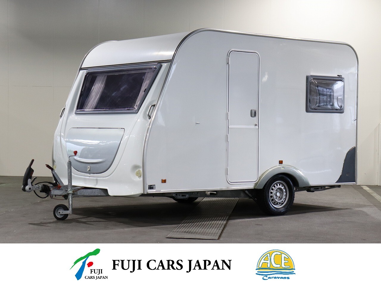 キャンピングカー トレーラー エースキャラバン エース330ルーム　FFヒーター