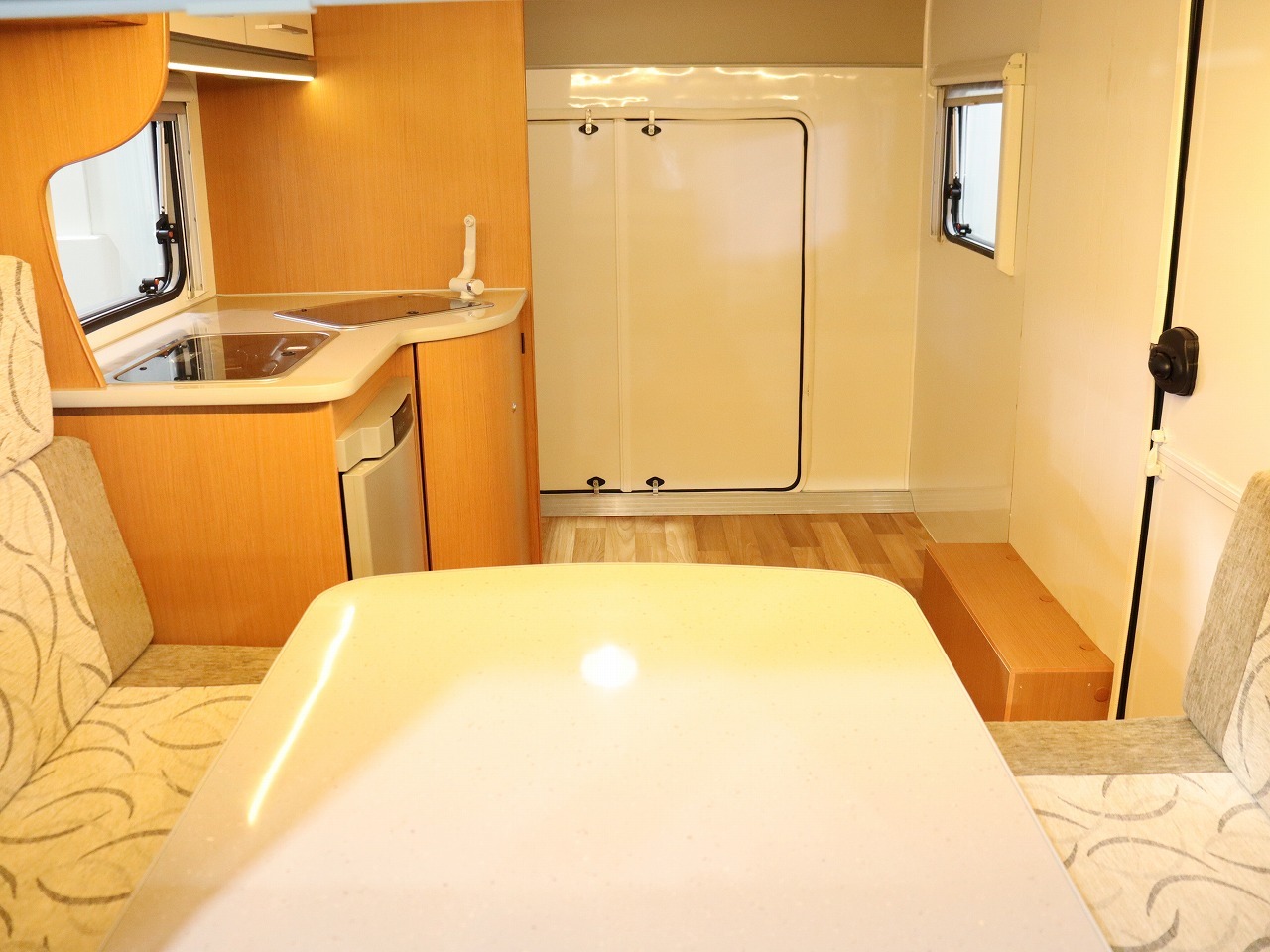 キャンピングカー トレーラー ｴｰｽｷｬﾗﾊﾞﾝ ｴｰｽ330ﾙｰﾑ　FFﾋｰﾀｰ