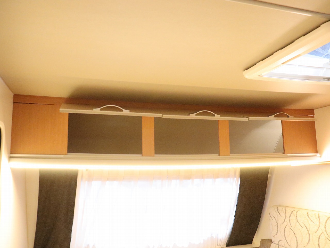 キャンピングカー トレーラー ｴｰｽｷｬﾗﾊﾞﾝ ｴｰｽ330ﾙｰﾑ　FFﾋｰﾀｰ