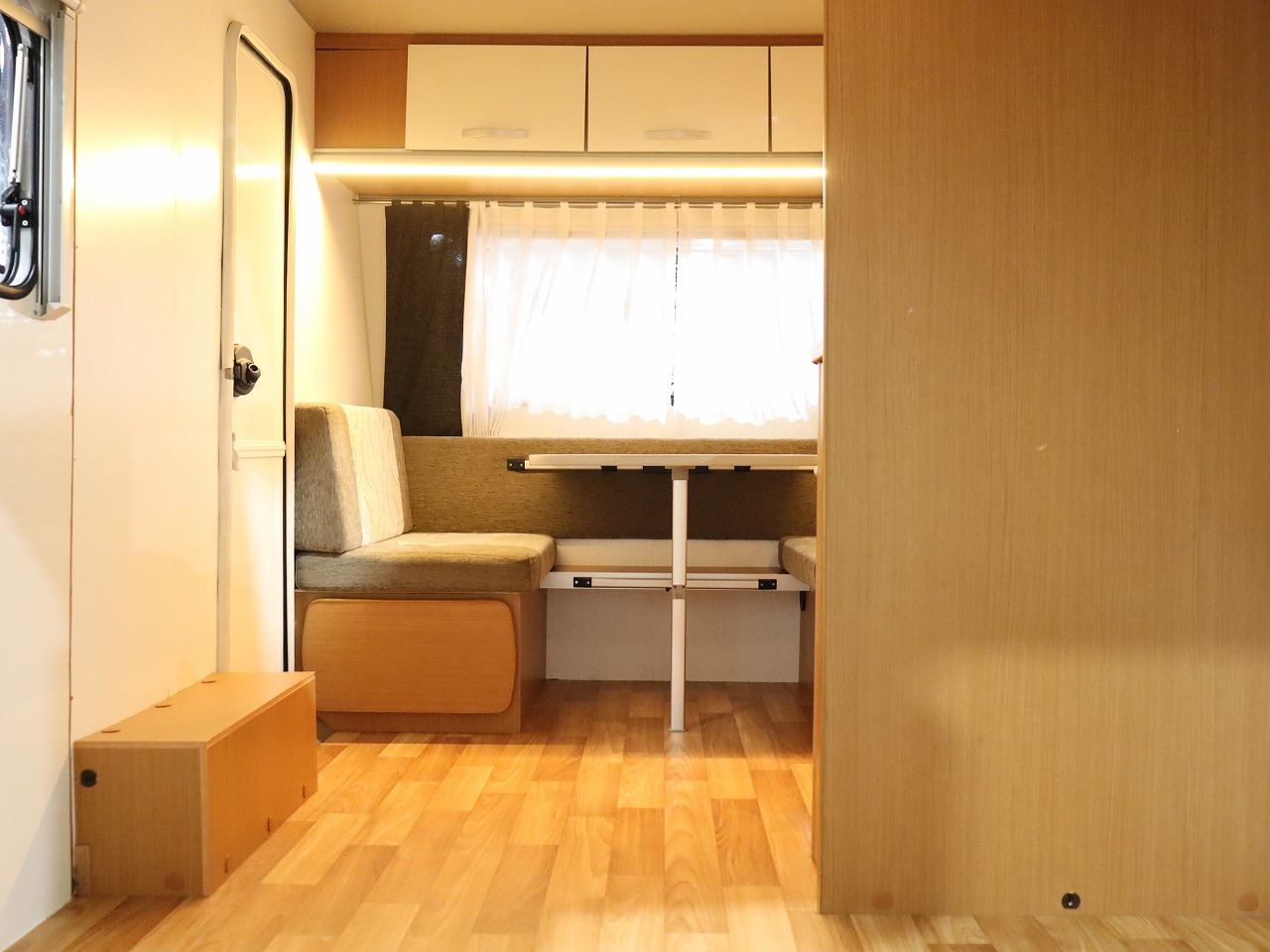 キャンピングカー トレーラー ｴｰｽｷｬﾗﾊﾞﾝ ｴｰｽ330ﾙｰﾑ　FFﾋｰﾀｰ