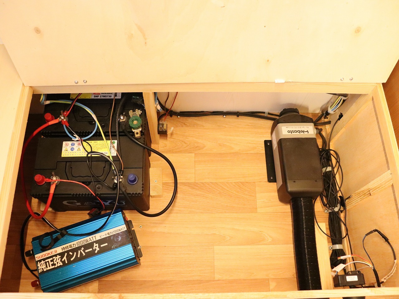 キャンピングカー トレーラー ｴｰｽｷｬﾗﾊﾞﾝ ｴｰｽ330ﾙｰﾑ　FFﾋｰﾀｰ