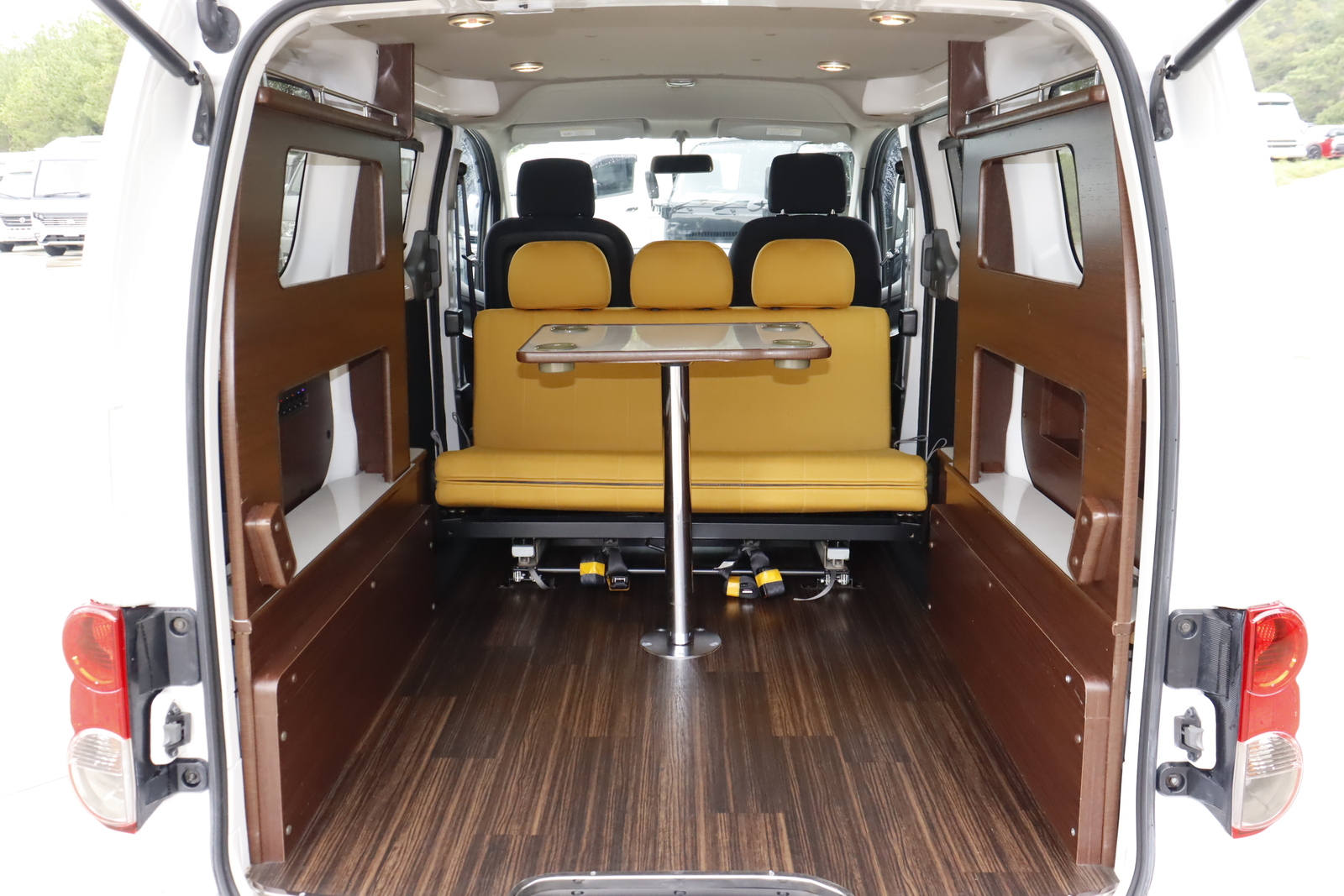 キャンピングカー バンコン NV200ﾊﾞﾈｯﾄ ﾋﾟｰｽﾞｸﾗﾌﾄ ﾂｰﾙﾄﾞｽﾀｰ