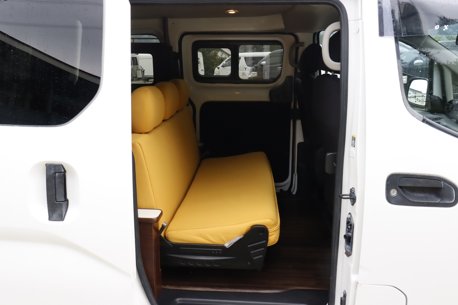 キャンピングカー バンコン NV200ﾊﾞﾈｯﾄ ﾋﾟｰｽﾞｸﾗﾌﾄ ﾂｰﾙﾄﾞｽﾀｰ