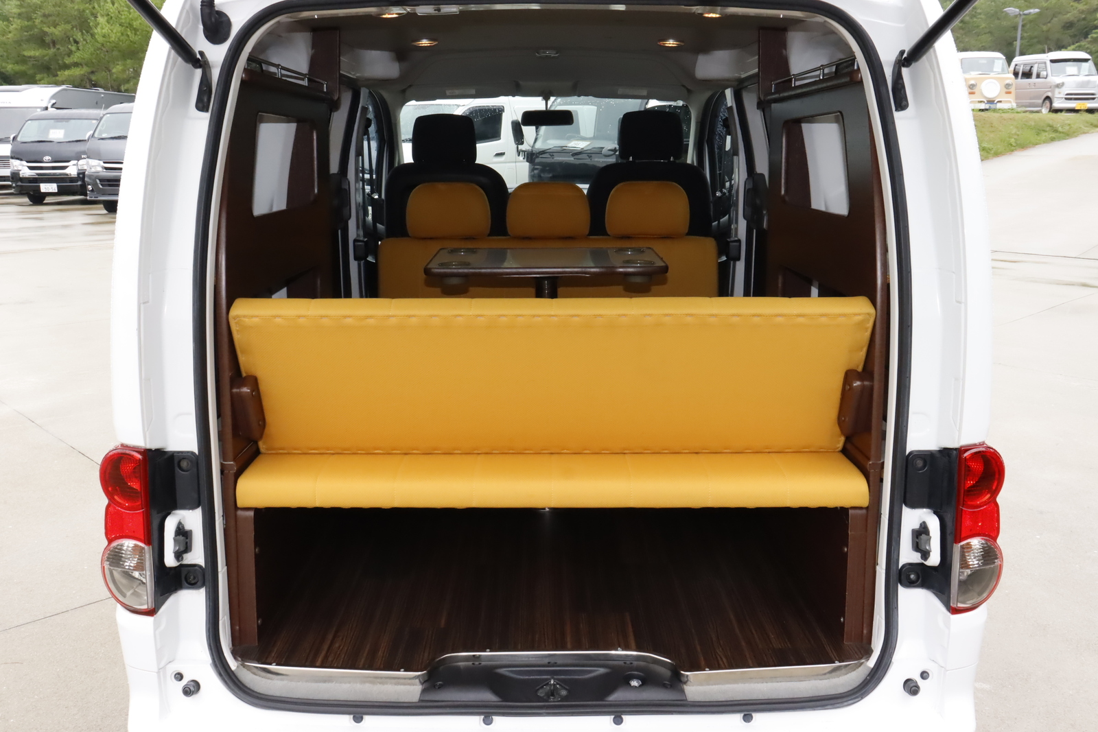 キャンピングカー バンコン NV200ﾊﾞﾈｯﾄ ﾋﾟｰｽﾞｸﾗﾌﾄ ﾂｰﾙﾄﾞｽﾀｰ