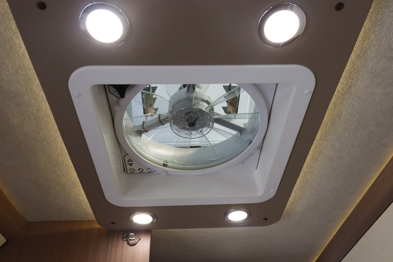 キャンピングカー キャブコン ﾊｲｴｰｽ ﾌｧﾝﾙｰﾁｪ ｾﾚﾝｹﾞﾃｨ