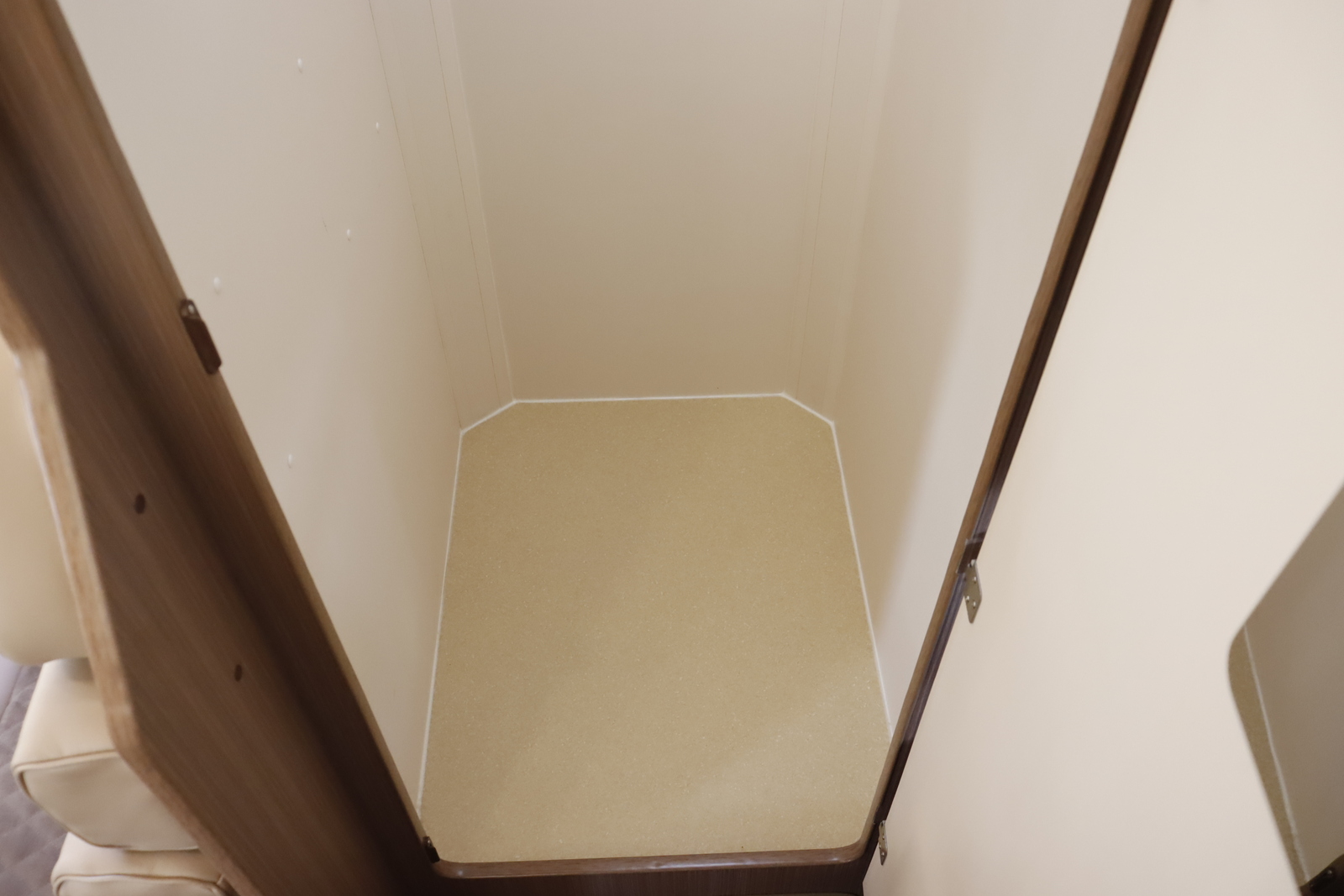 キャンピングカー キャブコン ﾊｲｴｰｽ ﾌｧﾝﾙｰﾁｪ ｾﾚﾝｹﾞﾃｨ