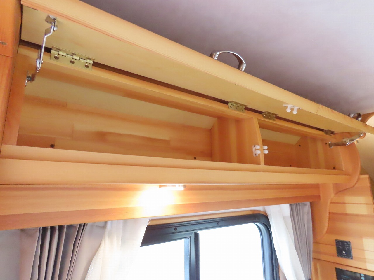 キャンピングカー キャブコン NV200ﾊﾞﾈｯﾄ　AtoZ製 ｱﾙﾌｧ