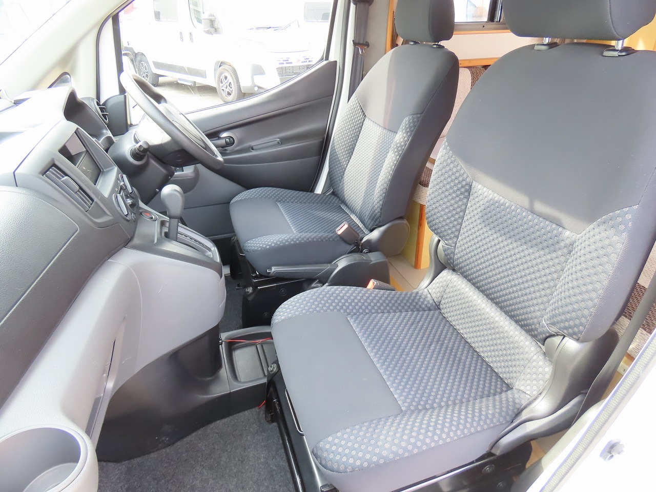 キャンピングカー キャブコン NV200ﾊﾞﾈｯﾄ　AtoZ製 ｱﾙﾌｧ