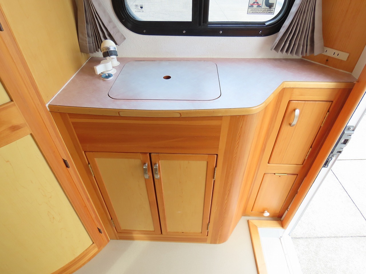 キャンピングカー キャブコン NV200ﾊﾞﾈｯﾄ　AtoZ製 ｱﾙﾌｧ