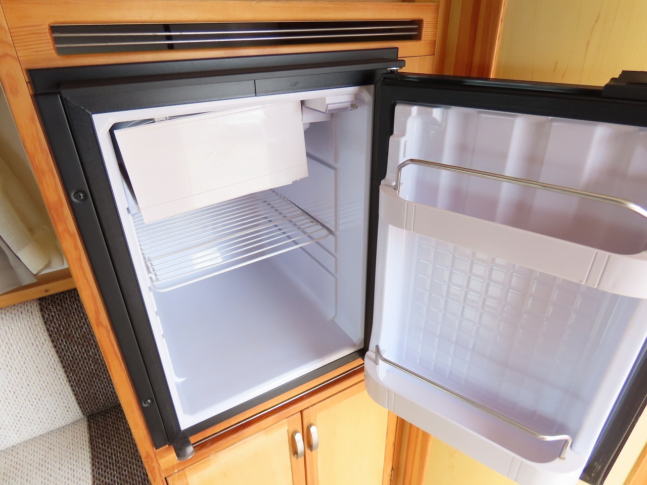 キャンピングカー キャブコン NV200ﾊﾞﾈｯﾄ　AtoZ製 ｱﾙﾌｧ