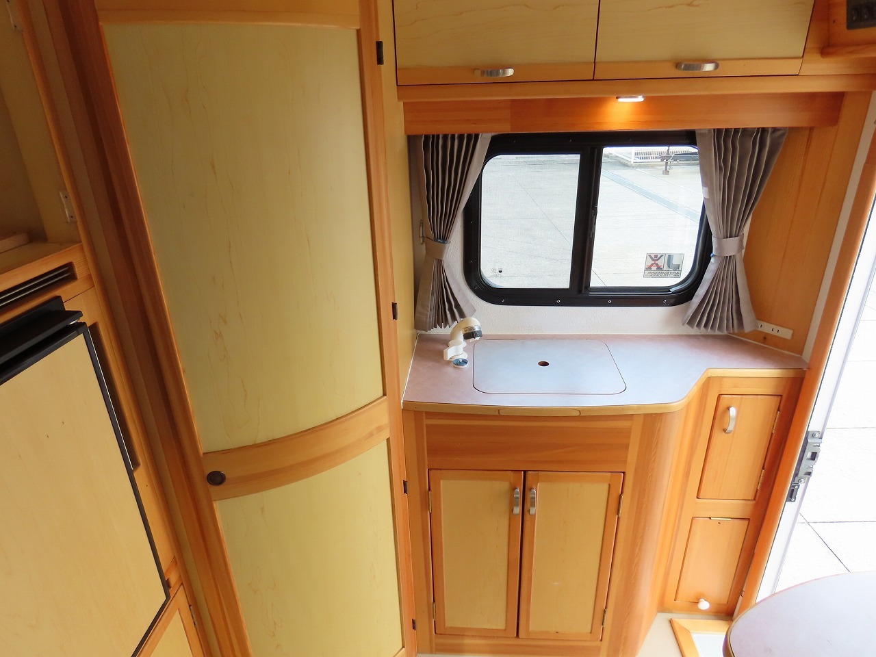 キャンピングカー キャブコン NV200ﾊﾞﾈｯﾄ　AtoZ製 ｱﾙﾌｧ