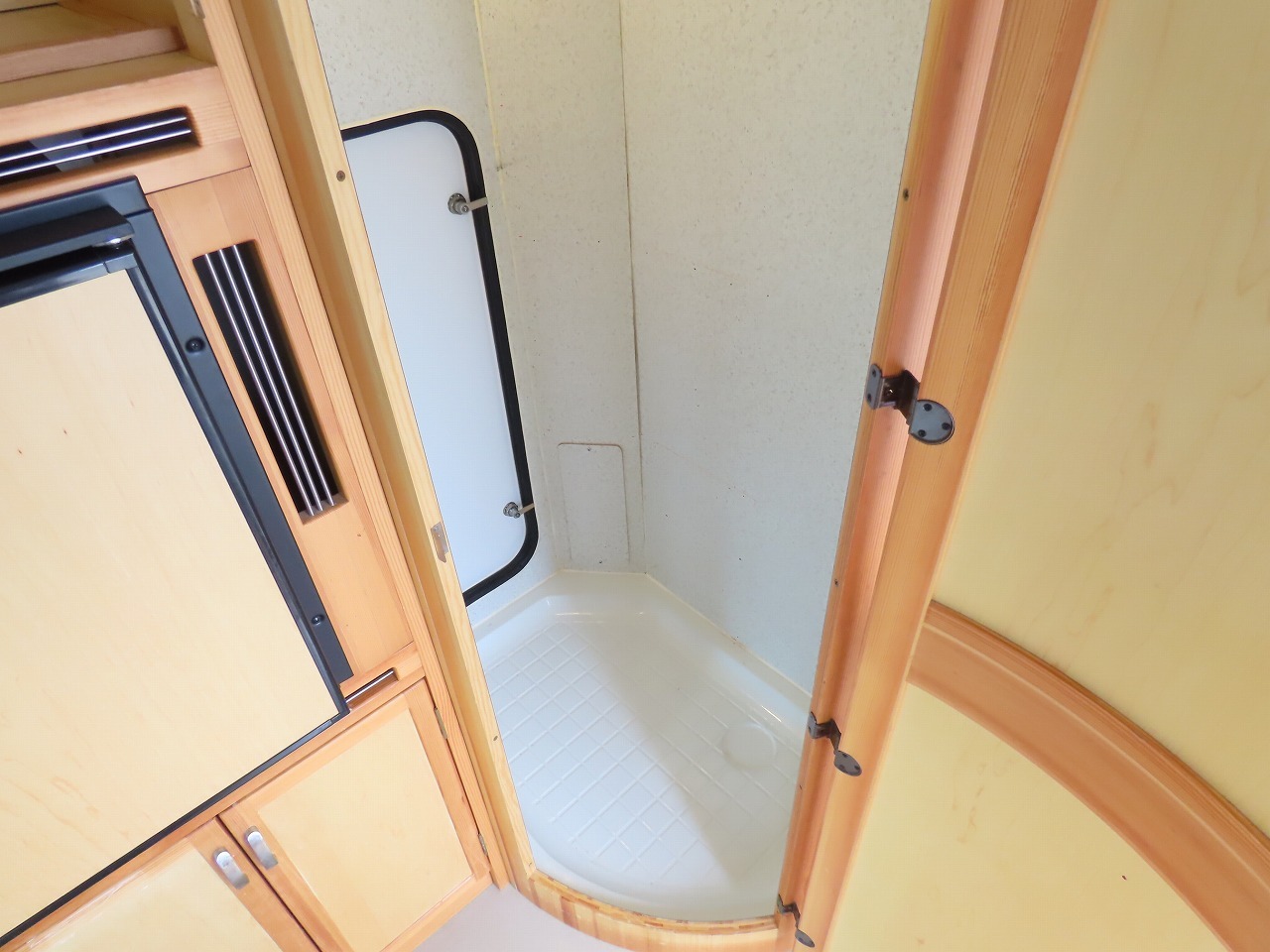 キャンピングカー キャブコン NV200ﾊﾞﾈｯﾄ　AtoZ製 ｱﾙﾌｧ