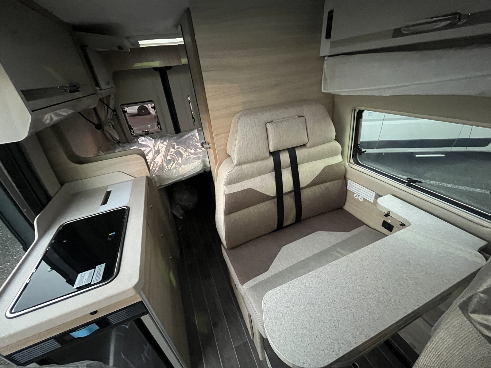 キャンピングカー バンコン ﾛｰﾗｰﾁｰﾑ ﾘﾋﾞﾝｸﾞｽﾄｰﾝK2 新車即納車