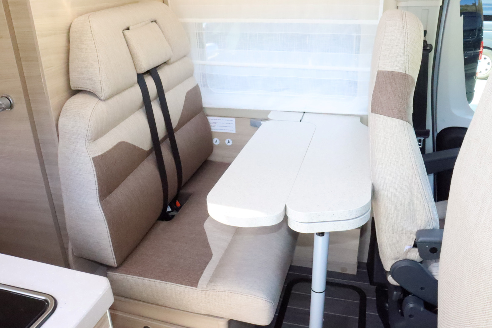 キャンピングカー バンコン ﾃﾞｭｶﾄ　ﾛｰﾗｰﾁｰﾑ　ﾘﾋﾞﾝｸﾞｽﾄﾝKJ　即納車