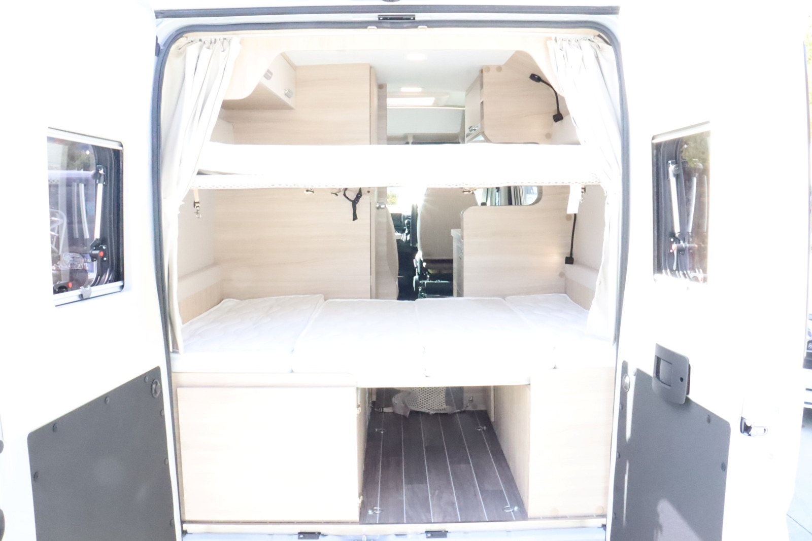 キャンピングカー バンコン ﾃﾞｭｶﾄ　ﾛｰﾗｰﾁｰﾑ　ﾘﾋﾞﾝｸﾞｽﾄﾝKJ　即納車