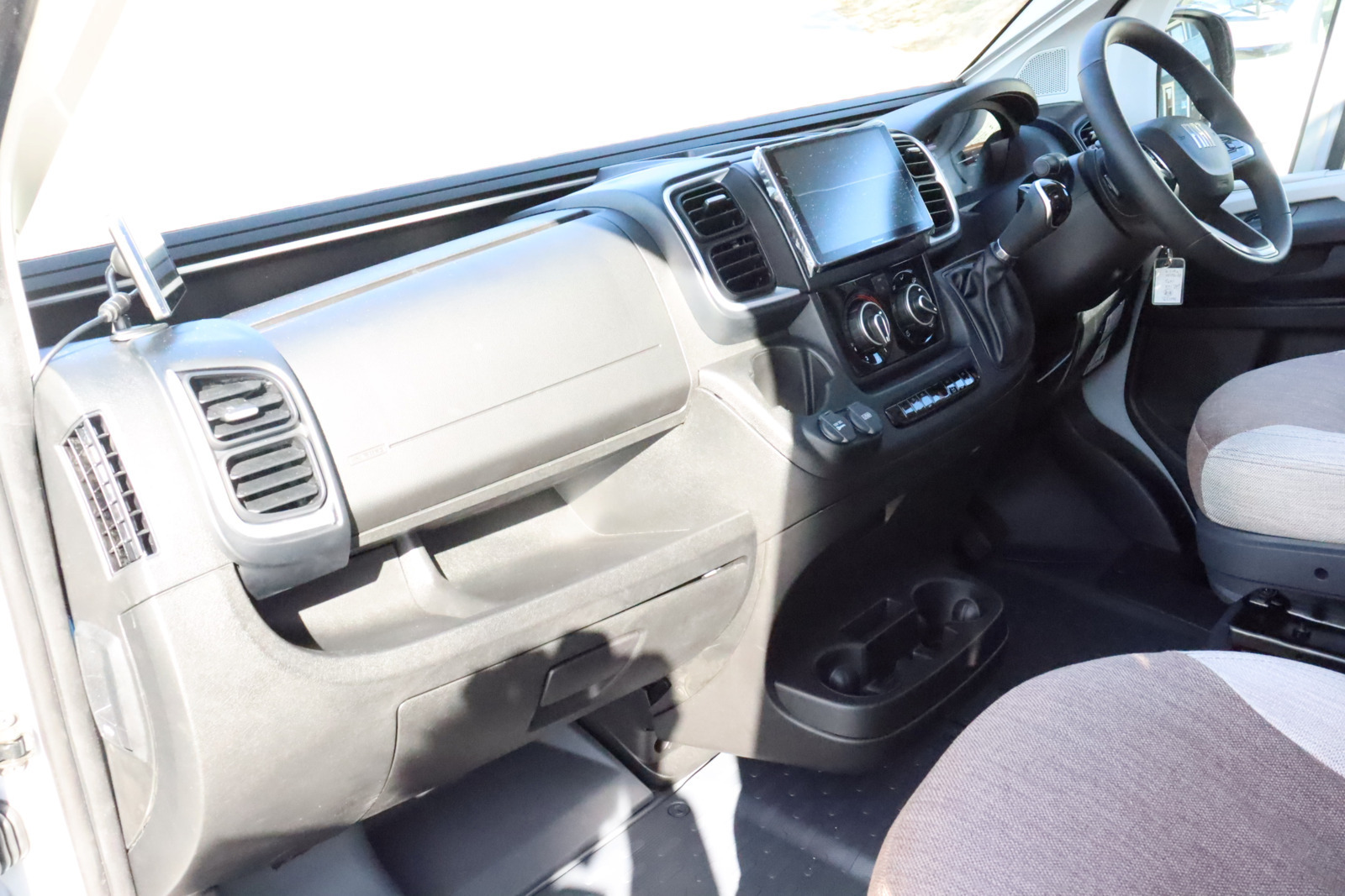 キャンピングカー バンコン ﾃﾞｭｶﾄ　ﾛｰﾗｰﾁｰﾑ　ﾘﾋﾞﾝｸﾞｽﾄﾝKJ　即納車