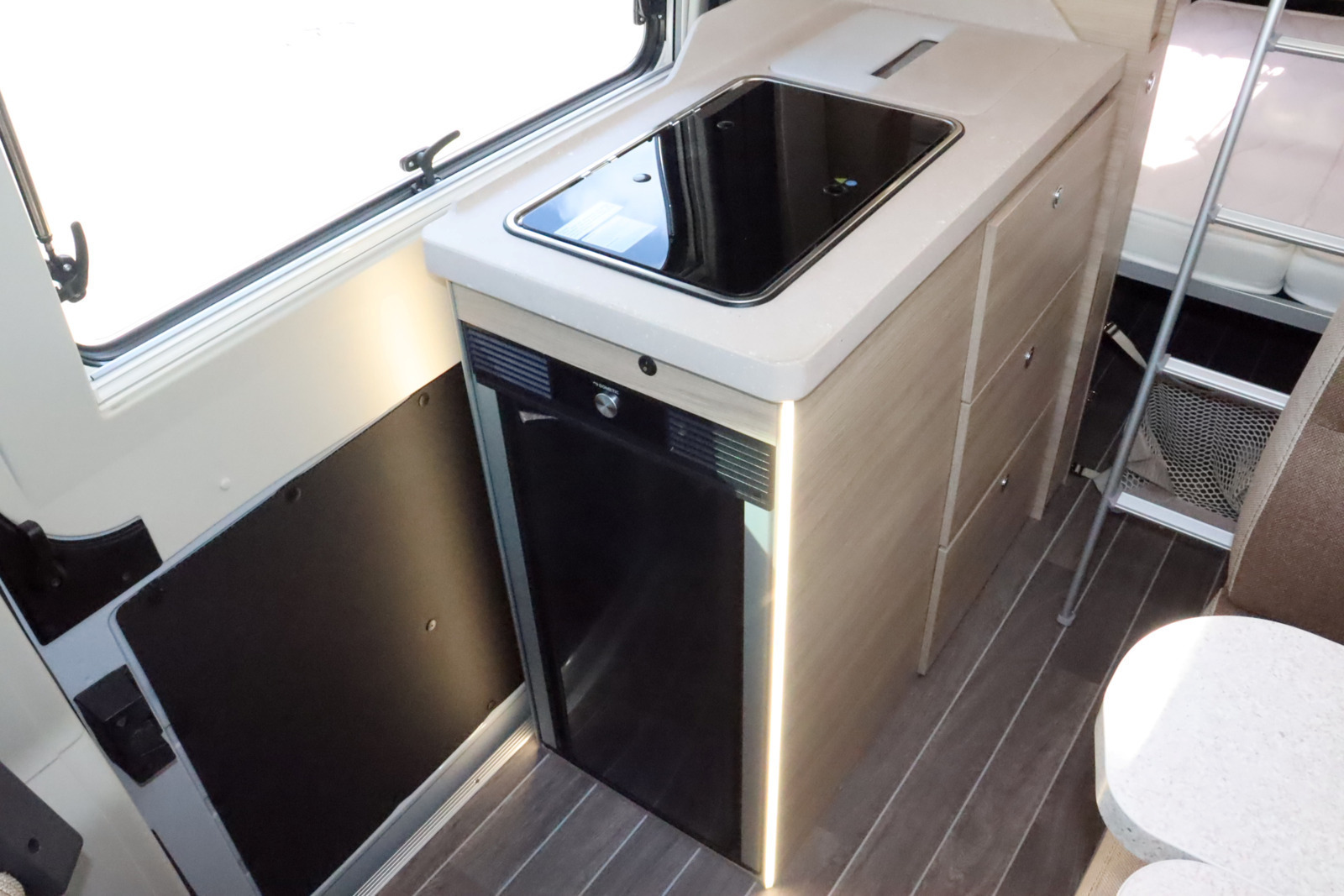 キャンピングカー バンコン ﾃﾞｭｶﾄ　ﾛｰﾗｰﾁｰﾑ　ﾘﾋﾞﾝｸﾞｽﾄﾝKJ　即納車