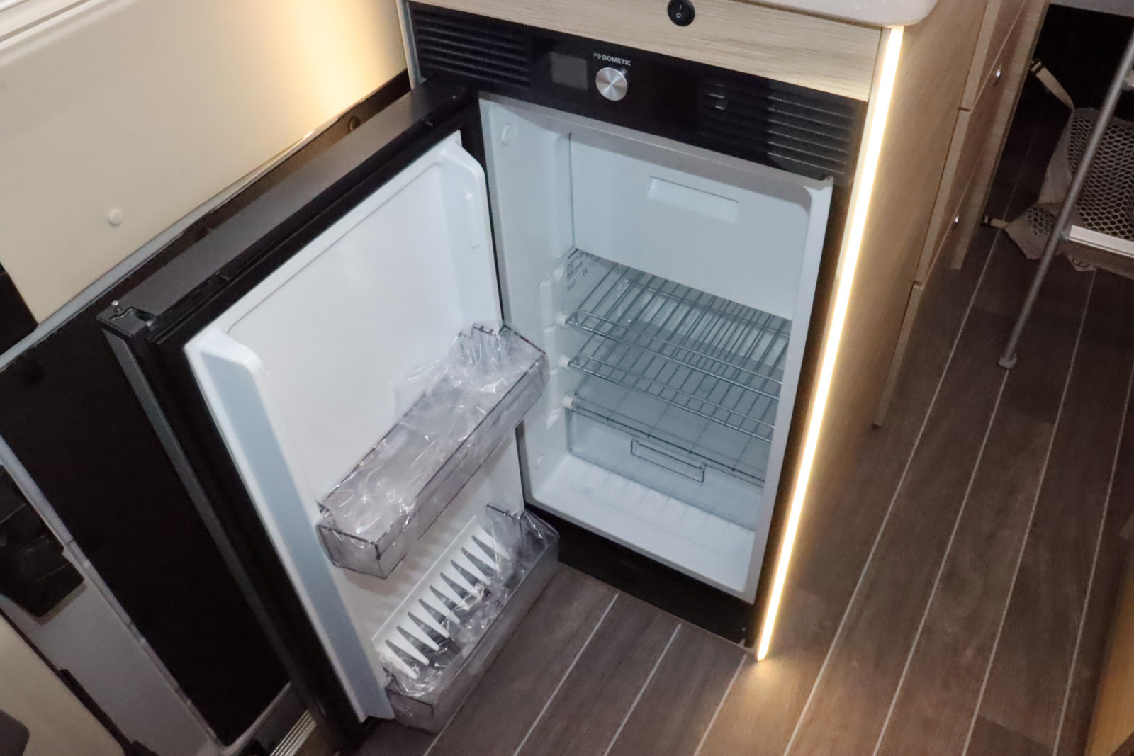 キャンピングカー バンコン ﾃﾞｭｶﾄ　ﾛｰﾗｰﾁｰﾑ　ﾘﾋﾞﾝｸﾞｽﾄﾝKJ　即納車