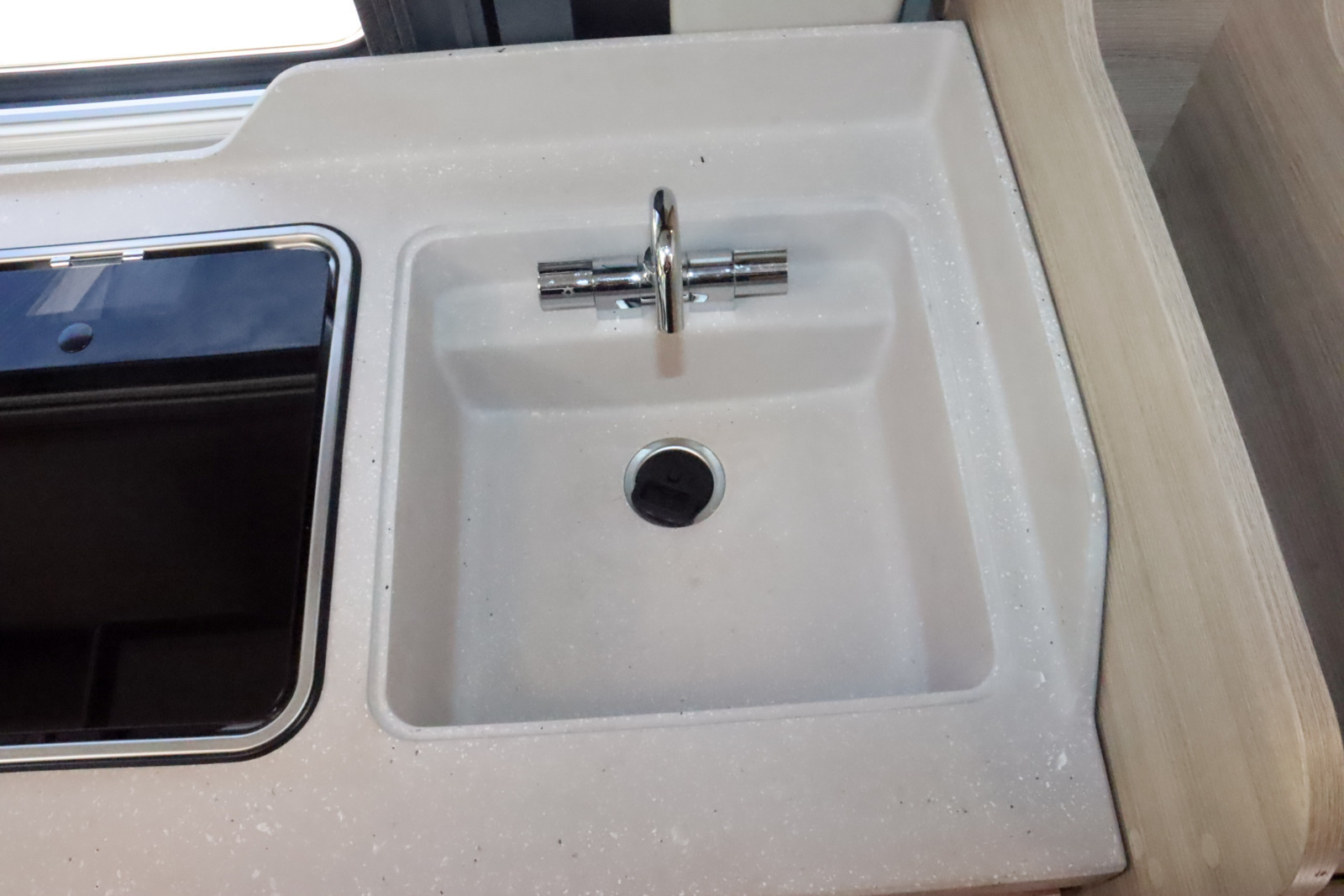 キャンピングカー バンコン ﾃﾞｭｶﾄ　ﾛｰﾗｰﾁｰﾑ　ﾘﾋﾞﾝｸﾞｽﾄﾝKJ　即納車