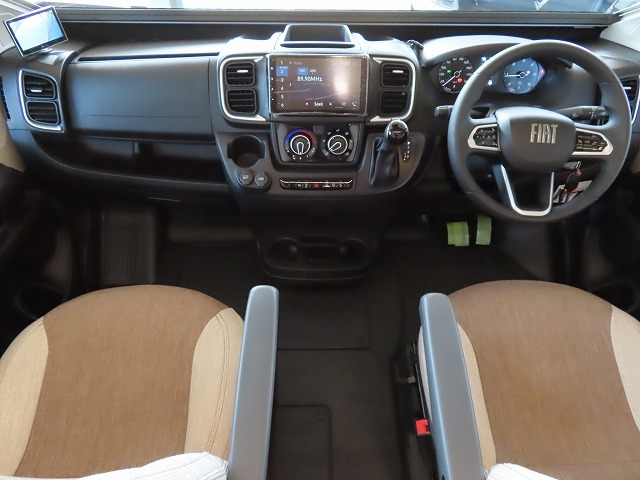 キャンピングカー バンコン ﾃﾞｭｶﾄ　ﾛｰﾗｰﾁｰﾑﾘﾋﾞﾝｸﾞｽﾄｰﾝKJ　新車即納