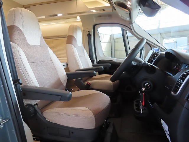 キャンピングカー バンコン ﾃﾞｭｶﾄ　ﾛｰﾗｰﾁｰﾑﾘﾋﾞﾝｸﾞｽﾄｰﾝKJ　新車即納