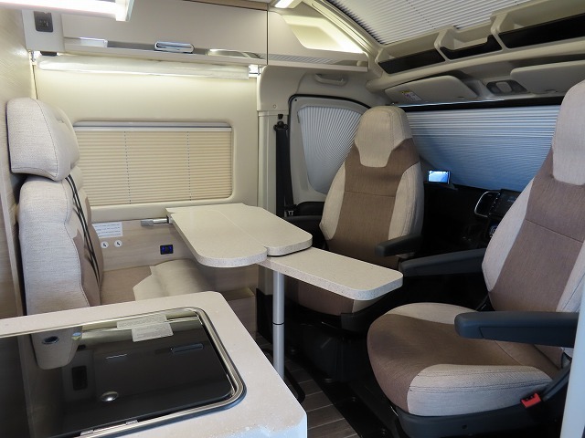 キャンピングカー バンコン ﾃﾞｭｶﾄ　ﾛｰﾗｰﾁｰﾑﾘﾋﾞﾝｸﾞｽﾄｰﾝKJ　新車即納