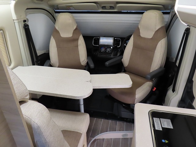 キャンピングカー バンコン ﾃﾞｭｶﾄ　ﾛｰﾗｰﾁｰﾑﾘﾋﾞﾝｸﾞｽﾄｰﾝKJ　新車即納