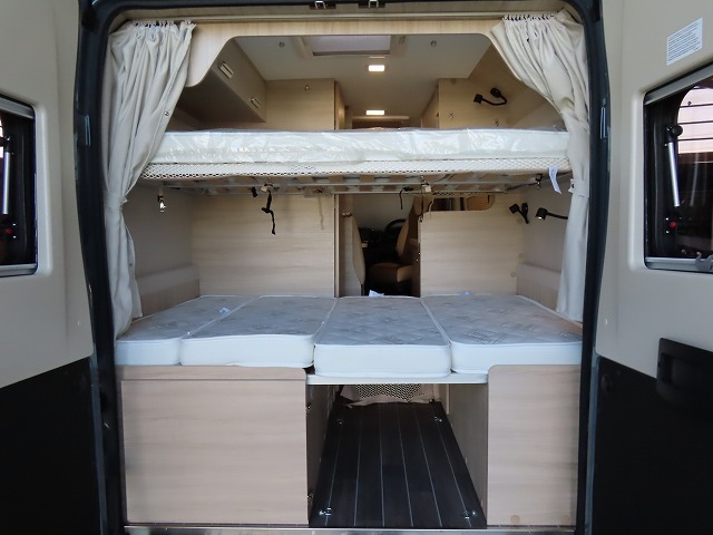 キャンピングカー バンコン ﾃﾞｭｶﾄ　ﾛｰﾗｰﾁｰﾑﾘﾋﾞﾝｸﾞｽﾄｰﾝKJ　新車即納