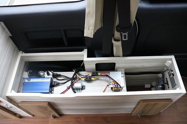 キャンピングカー バンコン ﾊｲｴｰｽ ﾃｨﾋﾟｰ ﾄﾗﾎﾞｲHJ200WS 4WD