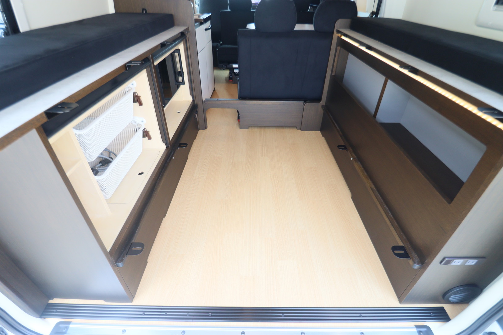 キャンピングカー バンコン ﾊｲｴｰｽ ﾊﾞｰﾃﾞﾝ ｶｰｻﾌﾞﾗｯｸED 4WD