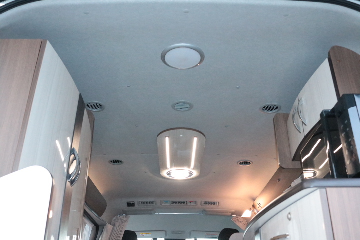 キャンピングカー バンコン ﾊｲｴｰｽ ﾚｸﾋﾞｨ ｳﾞｫｰﾉ 4WD　FF　電子ﾚﾝｼﾞ