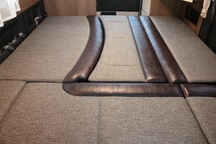 キャンピングカー バンコン ﾊｲｴｰｽ ﾚｸﾋﾞｨ ｳﾞｫｰﾉ 4WD　FF　電子ﾚﾝｼﾞ