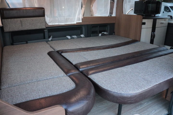 キャンピングカー バンコン ﾊｲｴｰｽ ﾚｸﾋﾞｨ ｳﾞｫｰﾉ 4WD　FF　電子ﾚﾝｼﾞ