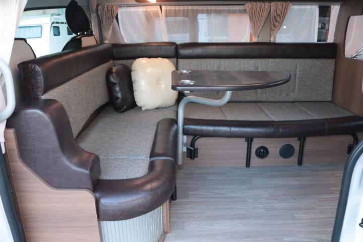 キャンピングカー バンコン ﾊｲｴｰｽ ﾚｸﾋﾞｨ ｳﾞｫｰﾉ 4WD　FF　電子ﾚﾝｼﾞ