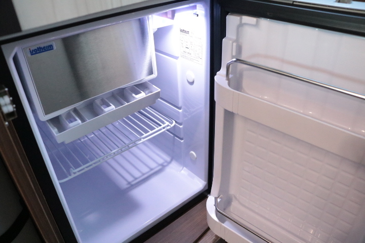 キャンピングカー バンコン ﾊｲｴｰｽ ﾚｸﾋﾞｨ ｳﾞｫｰﾉ 4WD　FF　電子ﾚﾝｼﾞ