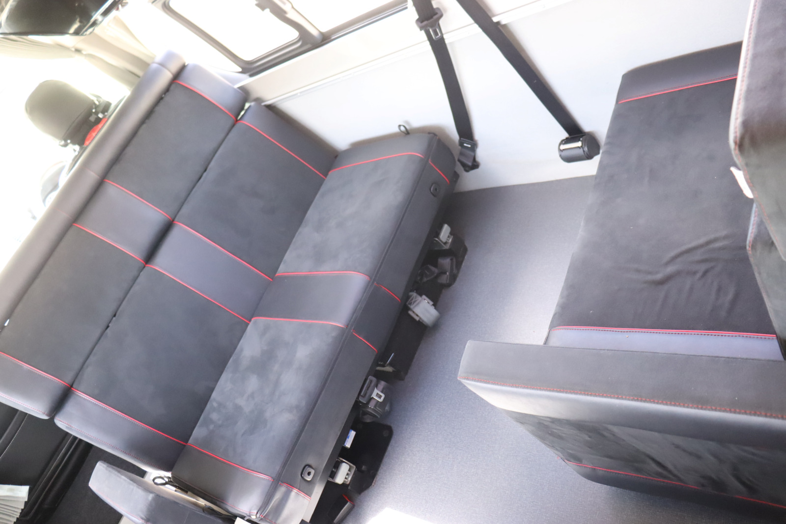キャンピングカー バンコン ﾊｲｴｰｽ ﾚｸﾋﾞｨ ﾄｯﾌﾟｾｲﾙ 4WD