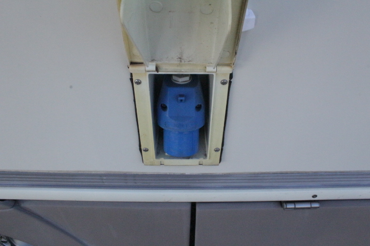 キャンピングカー キャブコン ｶﾑﾛｰﾄﾞ ｸﾞﾛｰﾊﾞﾙ ﾕｰﾛｽﾀｰ　冷蔵庫　FF