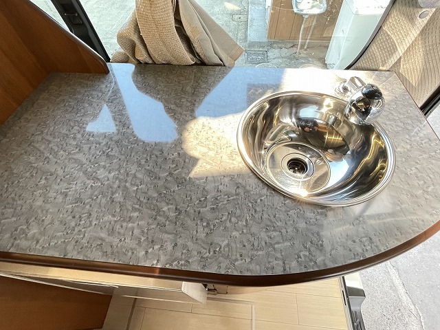 キャンピングカー バンコン NV350ｷｬﾗﾊﾞﾝ ﾋﾞｰｸﾙﾌﾞﾛｽ ｿｰﾗｰ 冷蔵庫