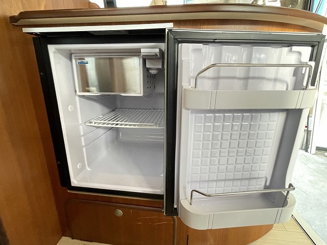 キャンピングカー バンコン NV350ｷｬﾗﾊﾞﾝ ﾋﾞｰｸﾙﾌﾞﾛｽ ｿｰﾗｰ 冷蔵庫