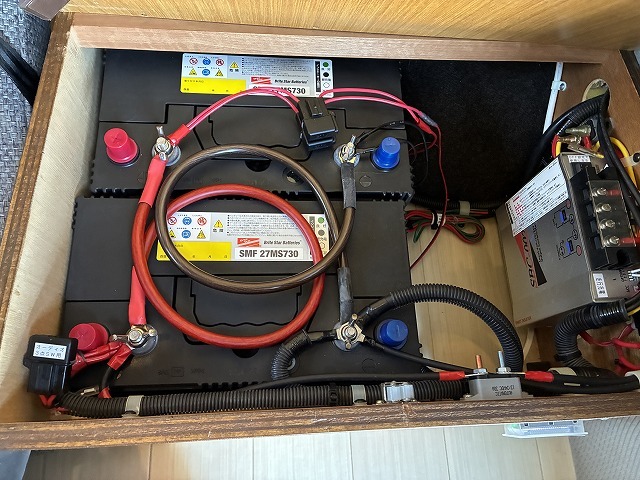 キャンピングカー バンコン NV350ｷｬﾗﾊﾞﾝ ﾋﾞｰｸﾙﾌﾞﾛｽ ｿｰﾗｰ 冷蔵庫