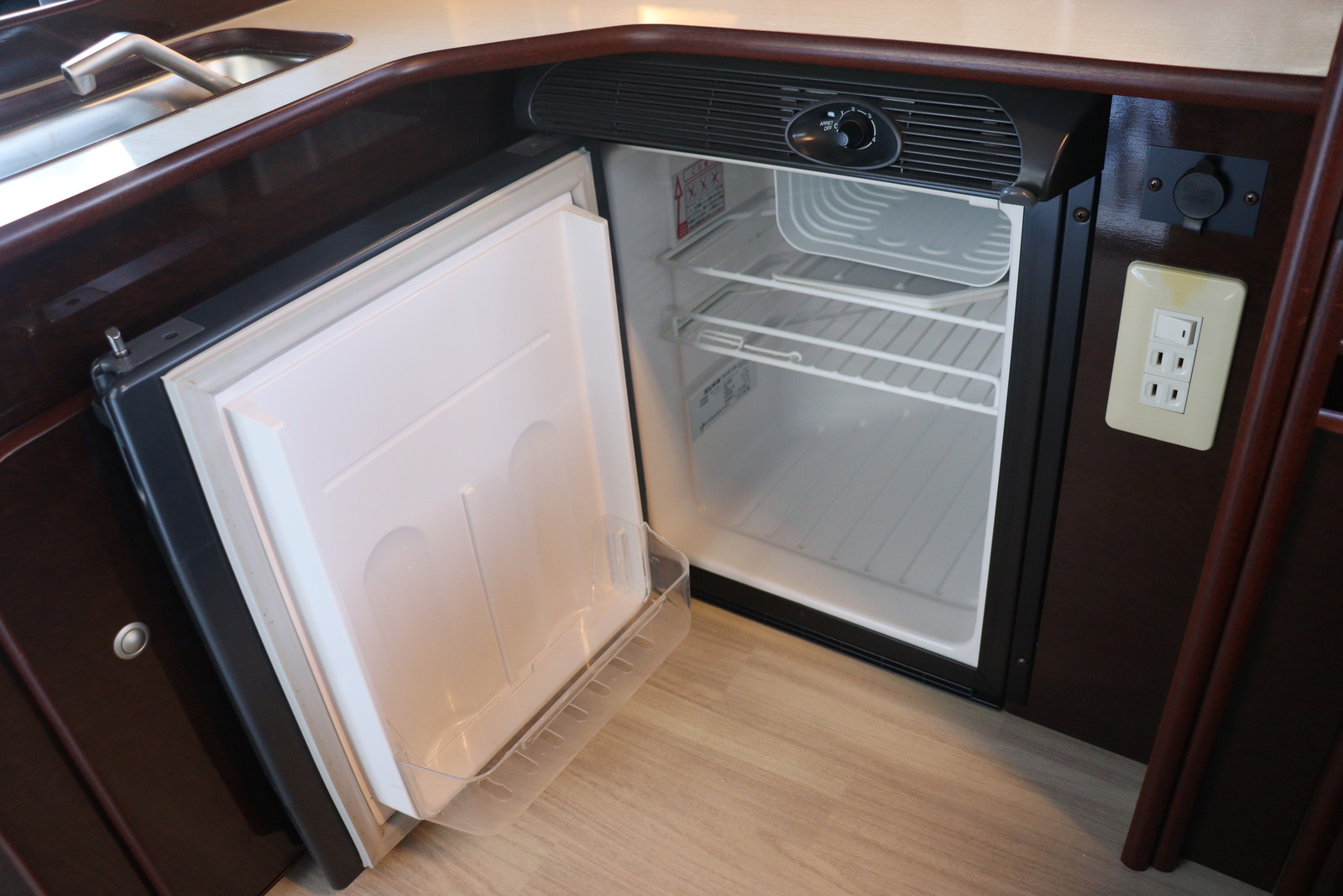 キャンピングカー バンコン ﾊｲｴｰｽ FOCS DSﾌﾟﾚﾐｱﾑ