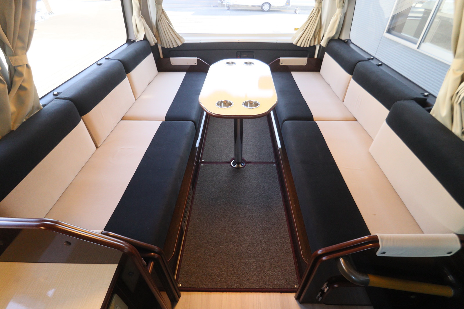 キャンピングカー バンコン ﾊｲｴｰｽ FOCS DSﾌﾟﾚﾐｱﾑ