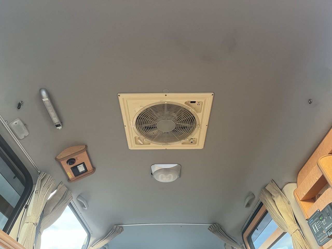 キャンピングカー バンコン ﾌﾛｯﾄﾓﾋﾞｰﾙ ｼｭﾋﾟｰﾚﾝ 4WD 4ﾅﾝﾊﾞｰ