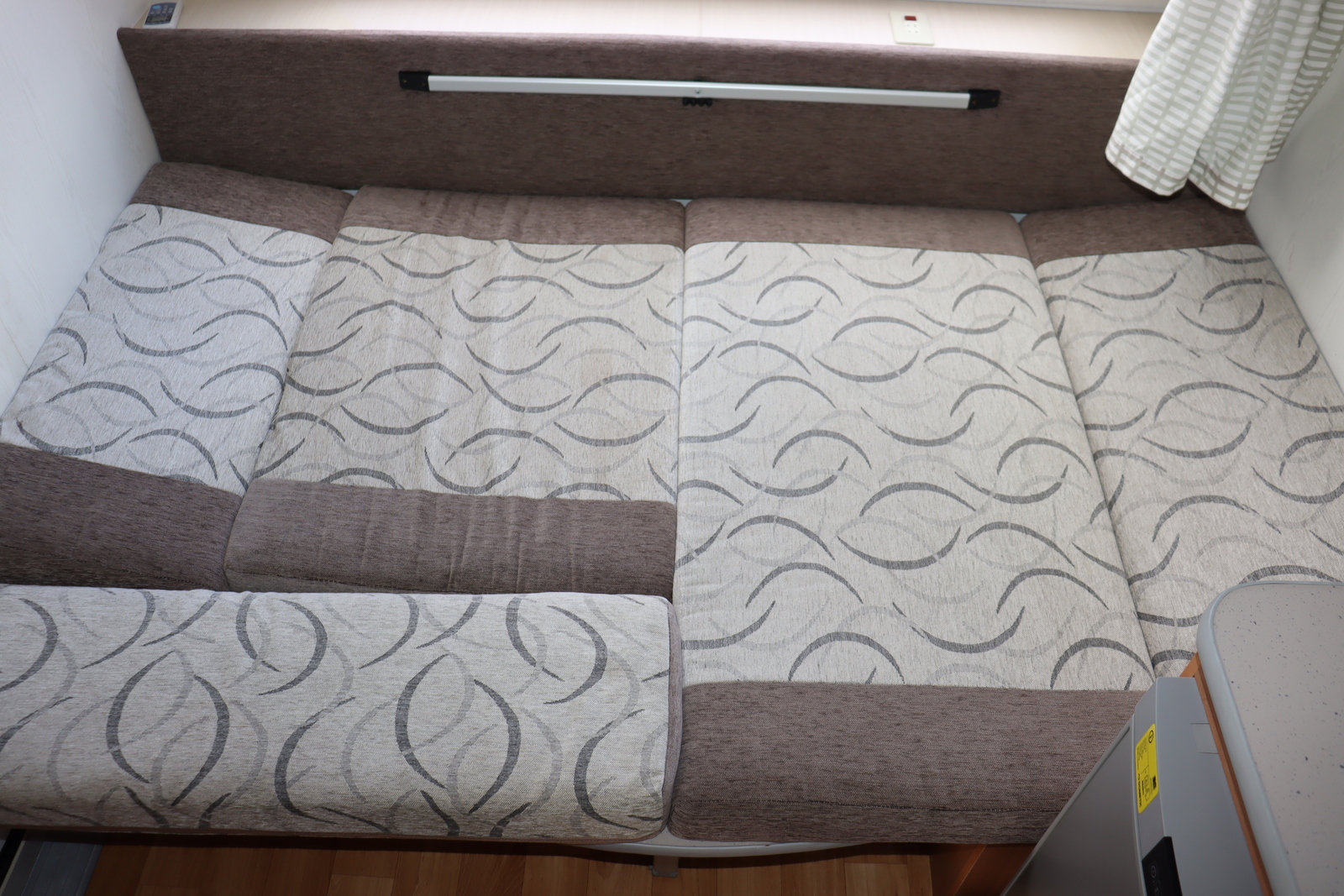 キャンピングカー トレーラー ｴｰｽｷｬﾗﾊﾞﾝ ｴｰｽ330DL