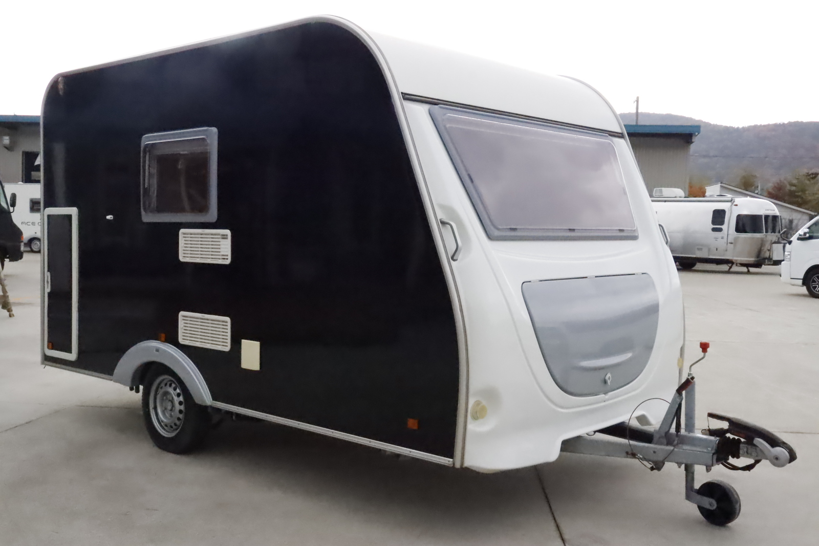 キャンピングカー トレーラー ｴｰｽｷｬﾗﾊﾞﾝ ｴｰｽ330DL