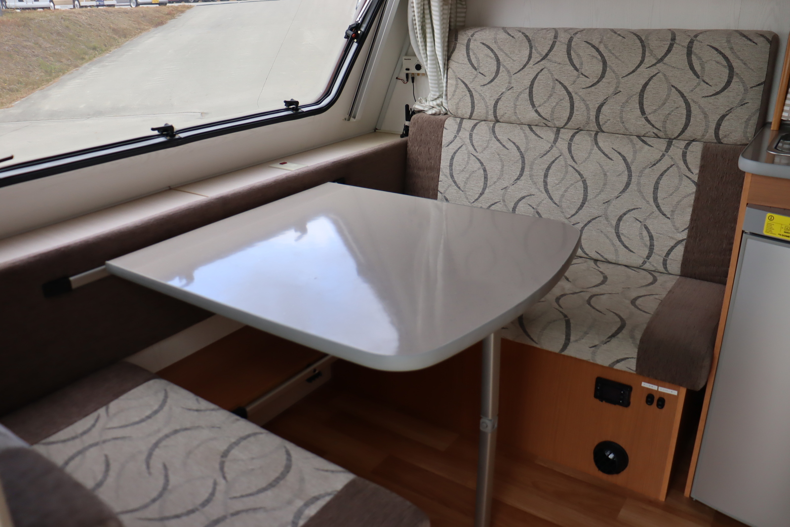 キャンピングカー トレーラー ｴｰｽｷｬﾗﾊﾞﾝ ｴｰｽ330DL