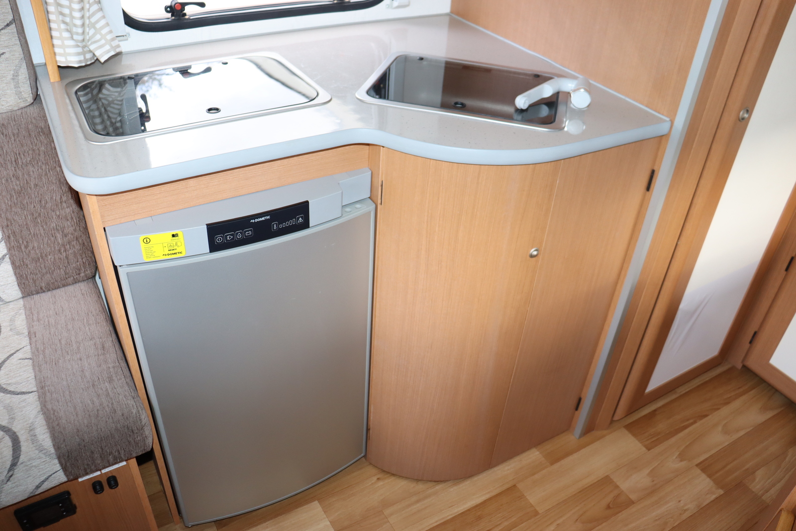 キャンピングカー トレーラー ｴｰｽｷｬﾗﾊﾞﾝ ｴｰｽ330DL