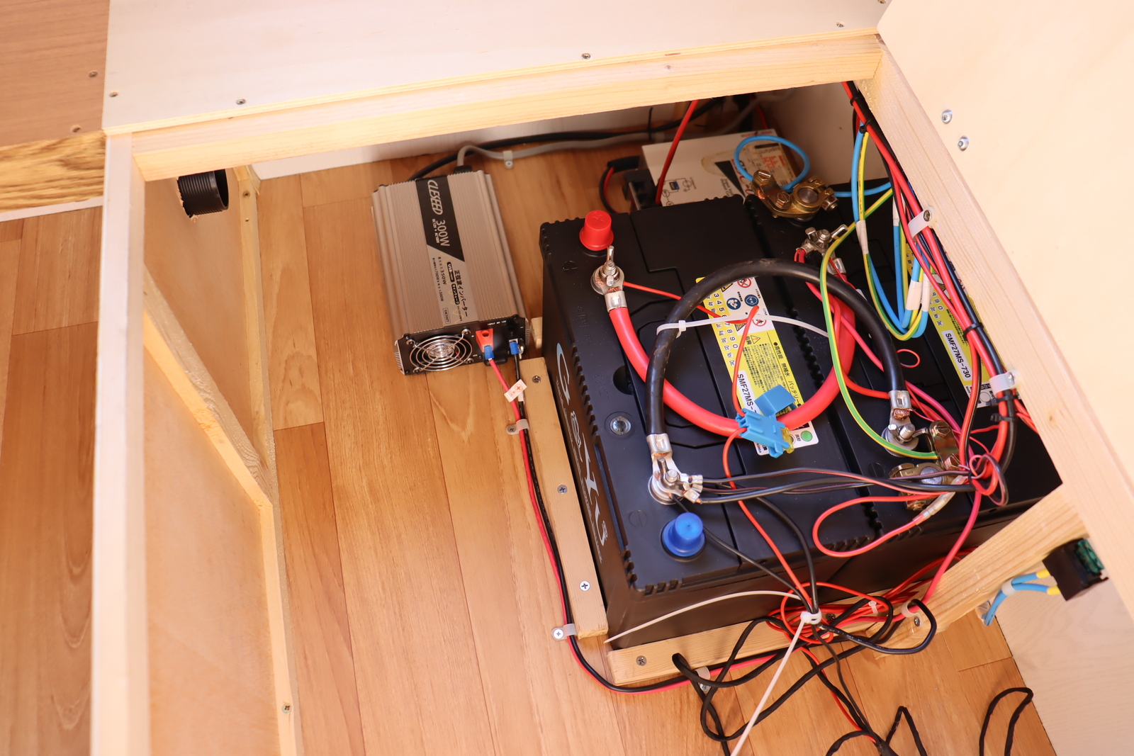 キャンピングカー トレーラー ｴｰｽｷｬﾗﾊﾞﾝ ｴｰｽ330DL