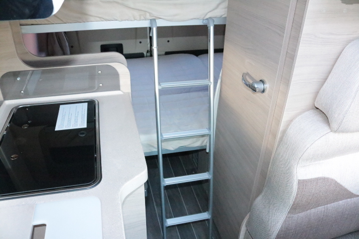 キャンピングカー バンコン ﾃﾞｭｶﾄ ﾛｰﾗｰﾁｰﾑ ﾘﾋﾞﾝｸﾞｽﾄﾝKJ FF暖房